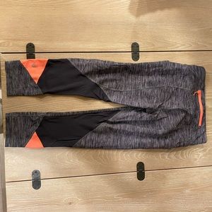EUC Lululemon Athletica Pace rival crops - size 4